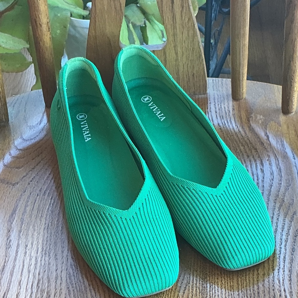 Vivaia Margot 2.0 Square-Toe-V-Cut Flats Green Grass Size EU 42